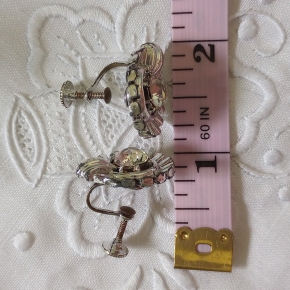 Vintage Starburst button design w large faceted rhinestone screwback earrings - Picture 10 of 11